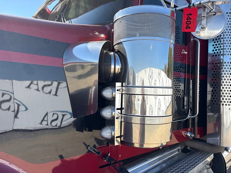 2023-kenworth-w900l-image-10