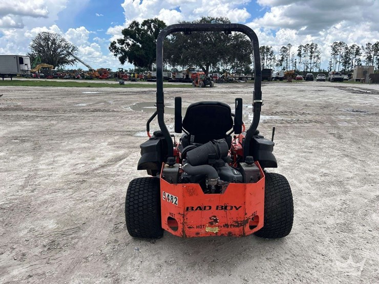 2017-bad-boy-outlaw-xp-61in-commercial-zero-turn-mower-image-9