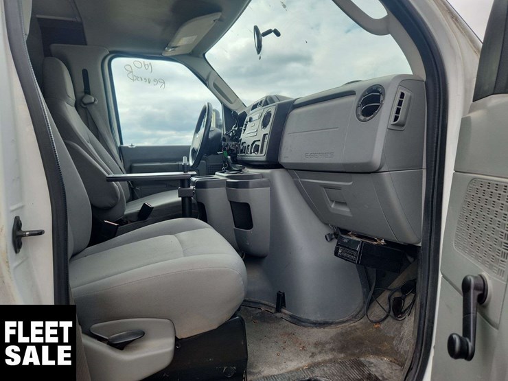 2010-ford-cargo-image-25
