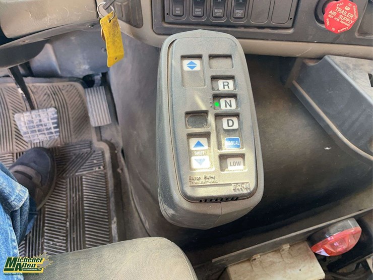 international-workstar-7600-image-17