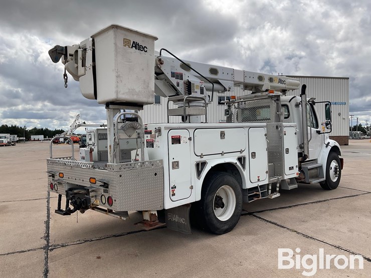 2010-freightliner-m2-106-image-5