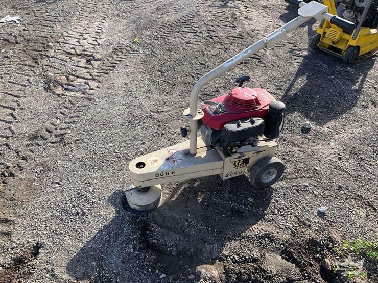2011-edco-tmc7-5.5h-7in-gas-edge-grinder-image-4
