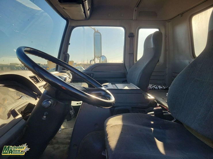 2007-gmc-t8500-image-13