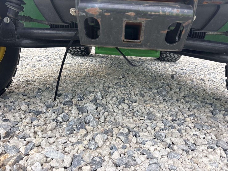 2017-john-deere-gator-image-12