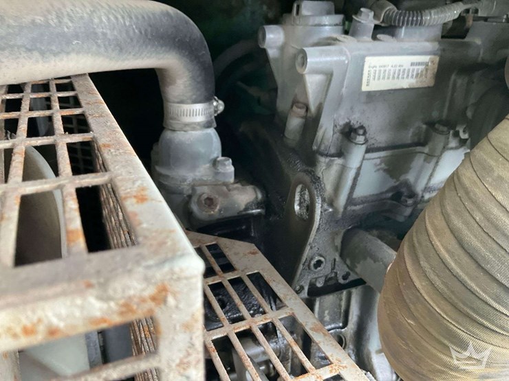 2016-whisperwatt-dca-25ssiu4f-25kva-towable-diesel-generator-image-17