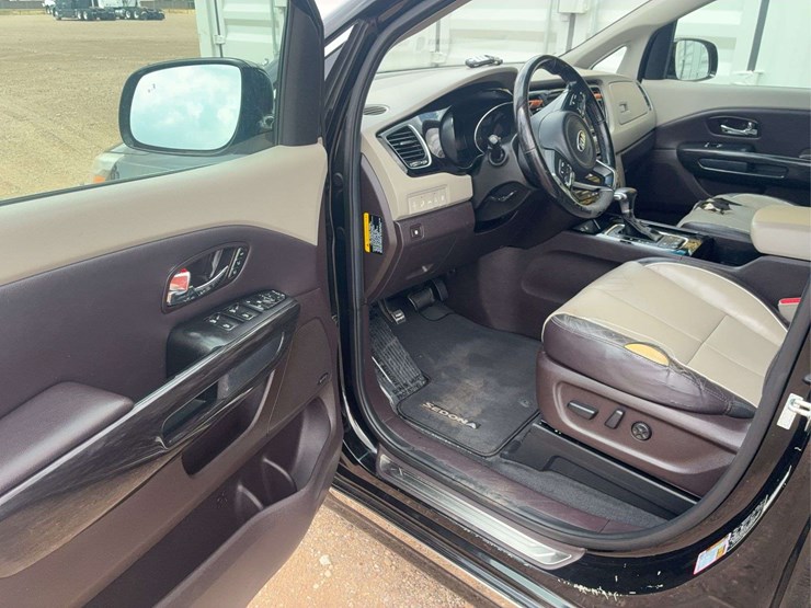 2017-kia-sedona-image-14