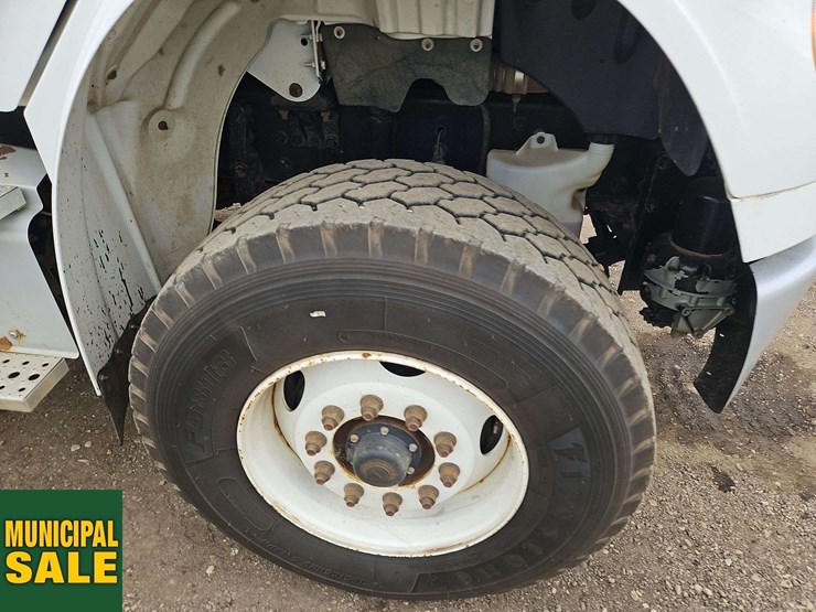 2019-freightliner-m2-106-image-14