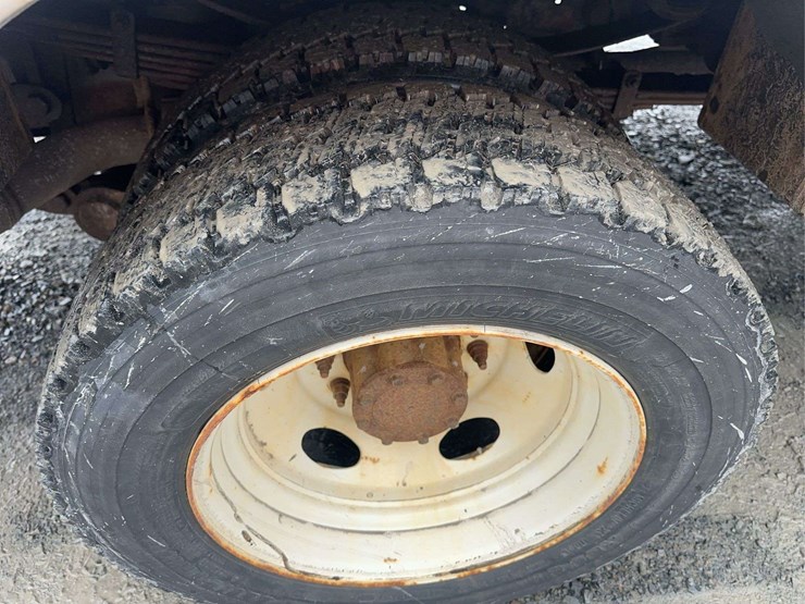 2015-ford-f550-xl-image-11