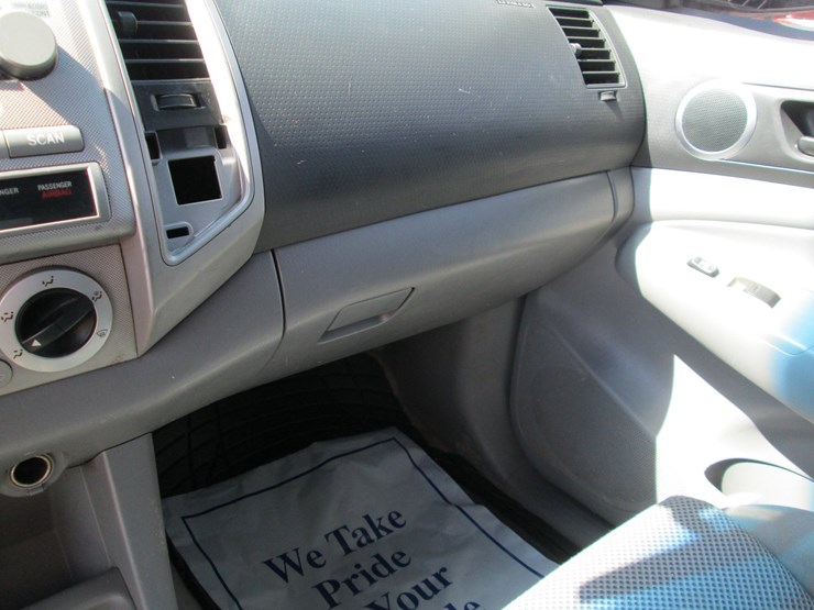 2005-toyota-tacoma-image-32