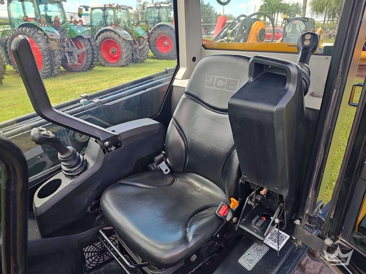 jcb-3ts-8t-image-28