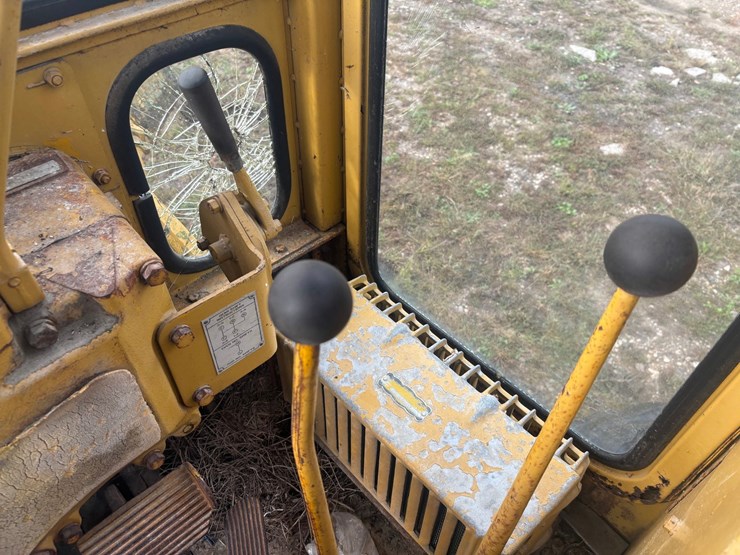 caterpillar-12-image-4