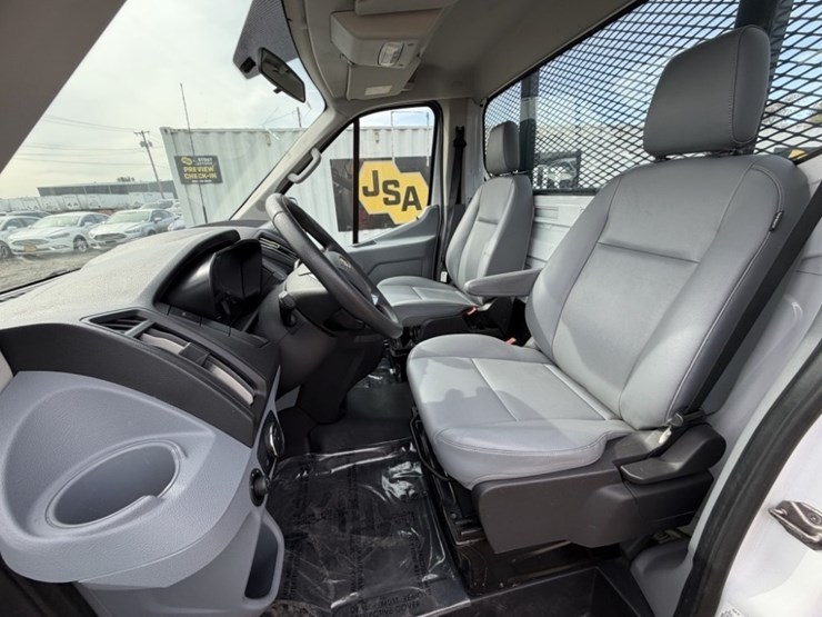2019-ford-transit-image-21