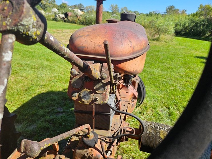 #2528-•-cockshutt-f3-tractor-image-24