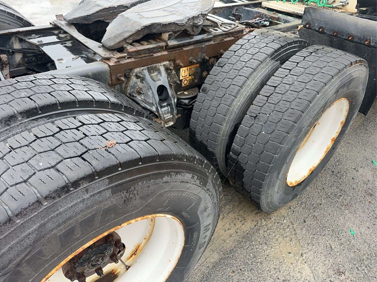 2018-peterbilt-579-image-10