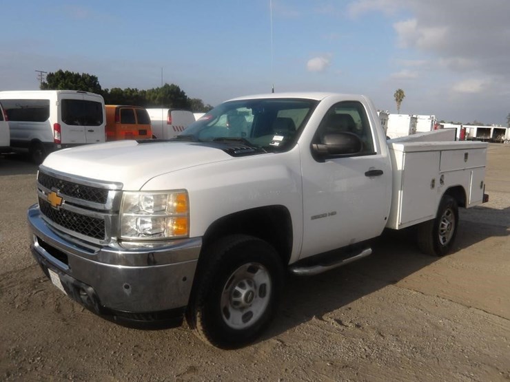 2013-chevrolet-2500-image-2