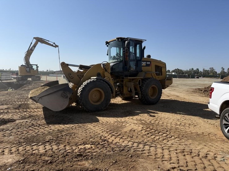 2018-caterpillar-930k-image-1
