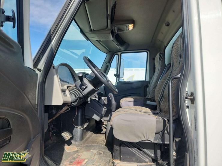2014-international-durastar-4300-image-16
