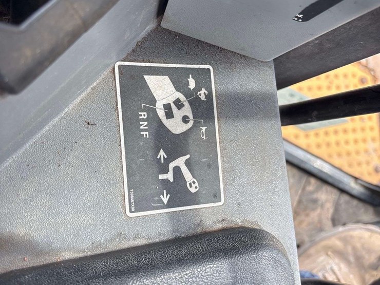 2020-deere-750l-lgp-image-22