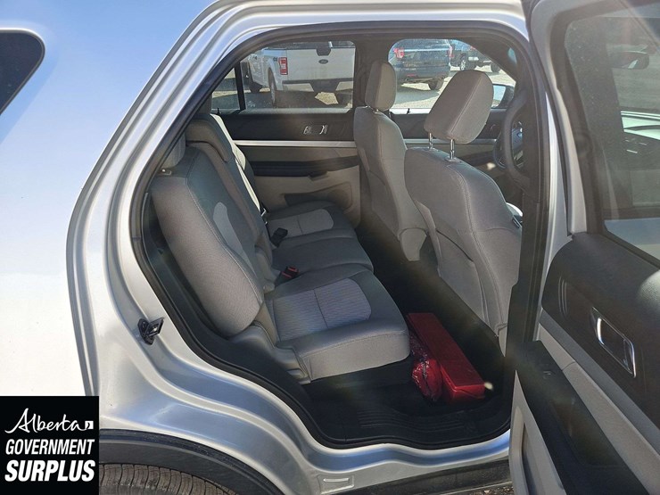 2018-ford-explorer-image-16