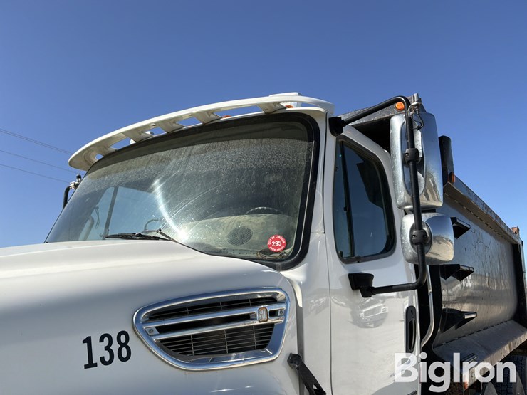 2013-freightliner-114sd-image-16