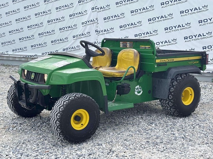 2017-john-deere-gator-image-1