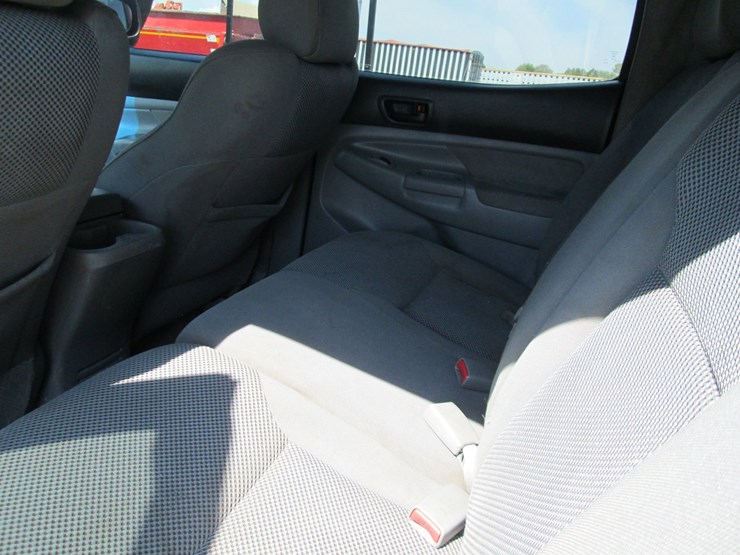 2005-toyota-tacoma-image-25