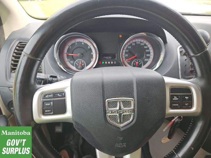 2011-dodge-grand-caravan-image-25