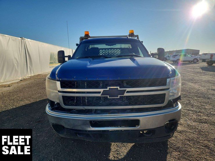 2011-chevrolet-silverado-3500hd-image-8