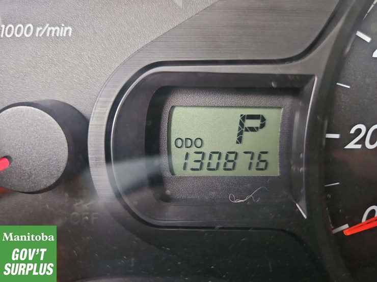 2013-toyota-sienna-image-38