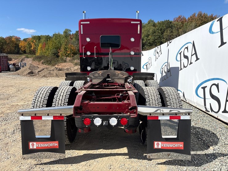2023-kenworth-w900l-image-4