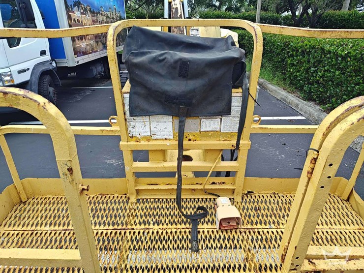 2005-manitowoc-t40-4x4-40ft-articulating-boom-lift-image-6