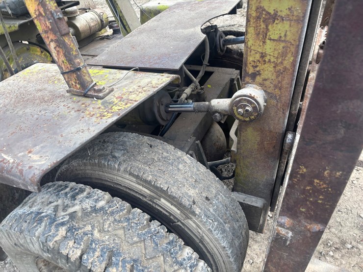 #3332-•-clark-it40b-forklift-image-25