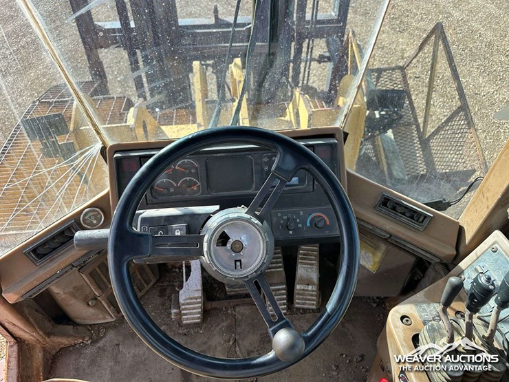 caterpillar-938f-image-8