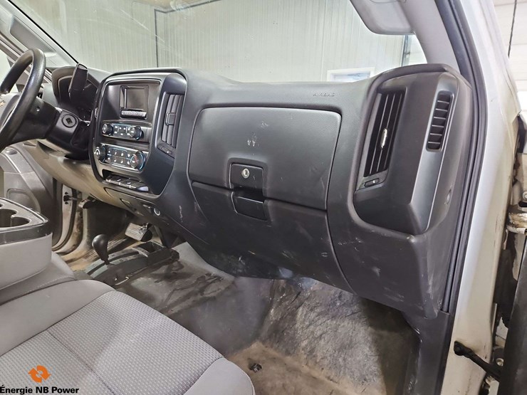 2015-chevrolet-silverado-2500hd-image-43