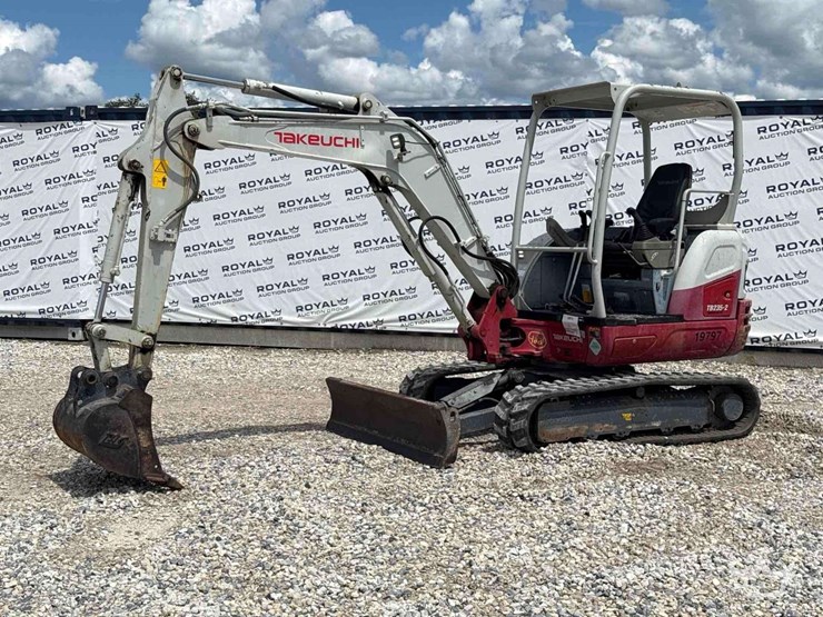 2019-takeuchi-tb235-2-image-1