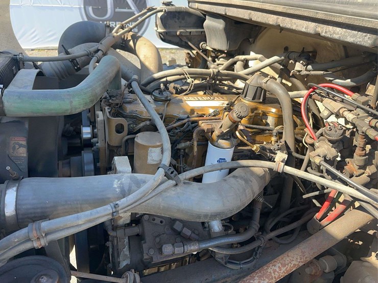 2000-freightliner-fl80-image-19
