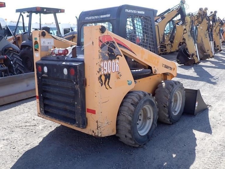2019-mustang-1900r-skid-steer-loader-image-3