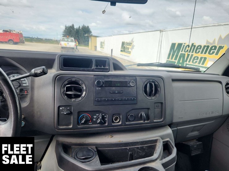 2010-ford-cargo-image-26