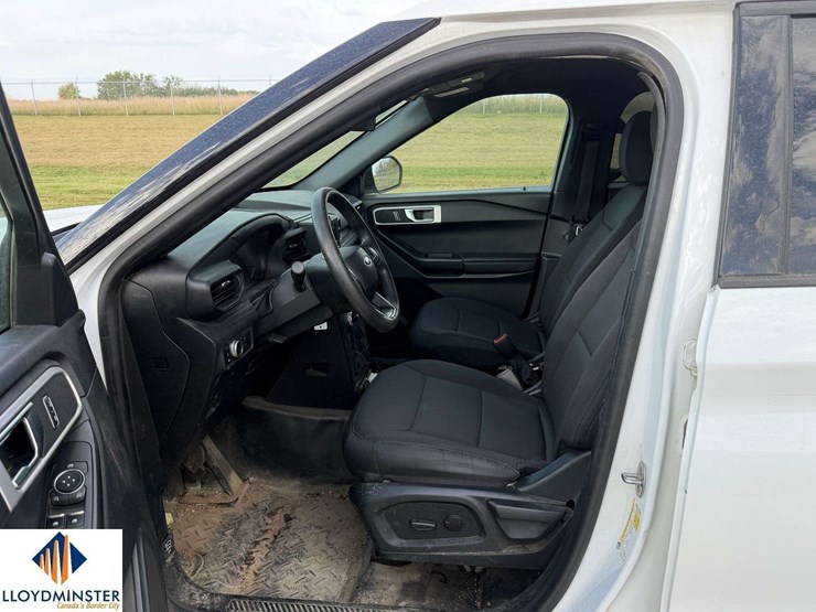 2021-ford-explorer-image-13