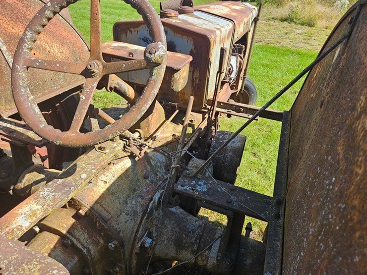#2526-•-1935-case-cc-tractor-image-21