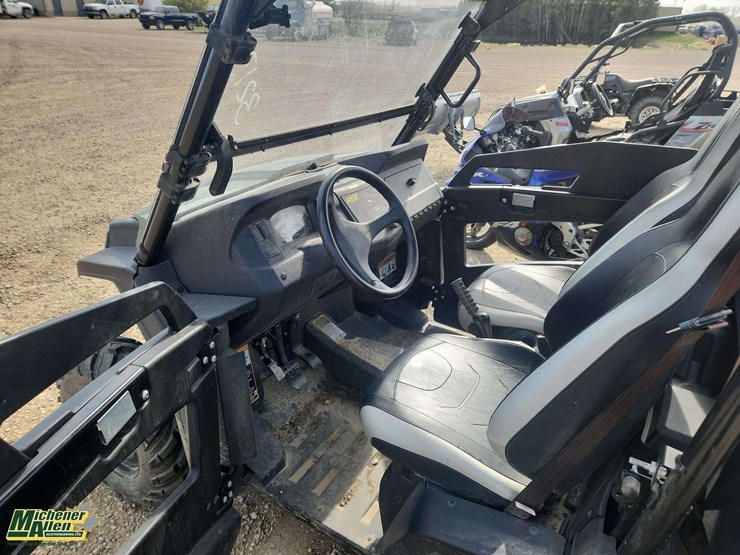 2019-john-deere-gator-image-13