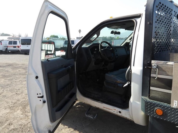 2016-ford-f550-xlt-image-21