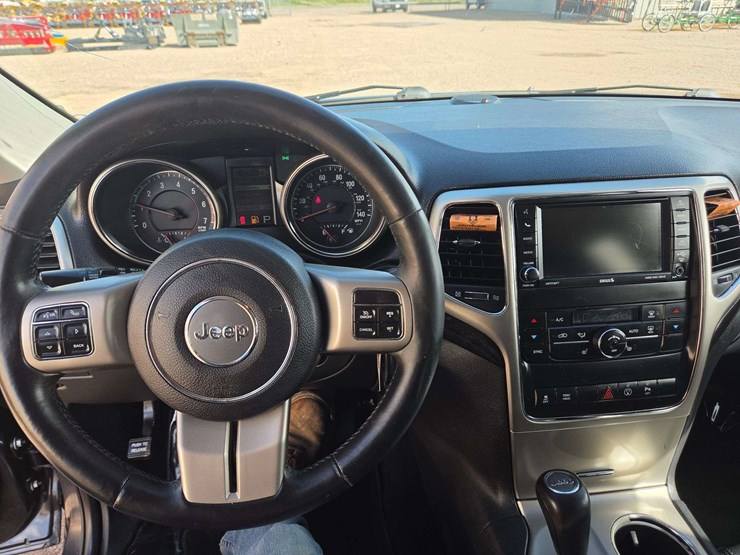 2013-jeep-grand-cherokee-laredo-image-16