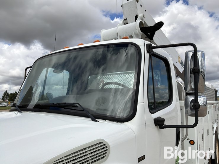 2007-freightliner-m2-106-image-14