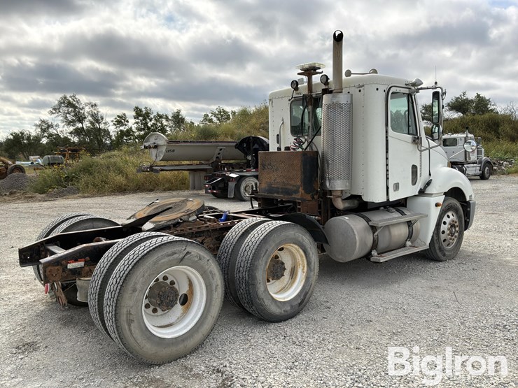 2005-freightliner-columbia-120-image-5