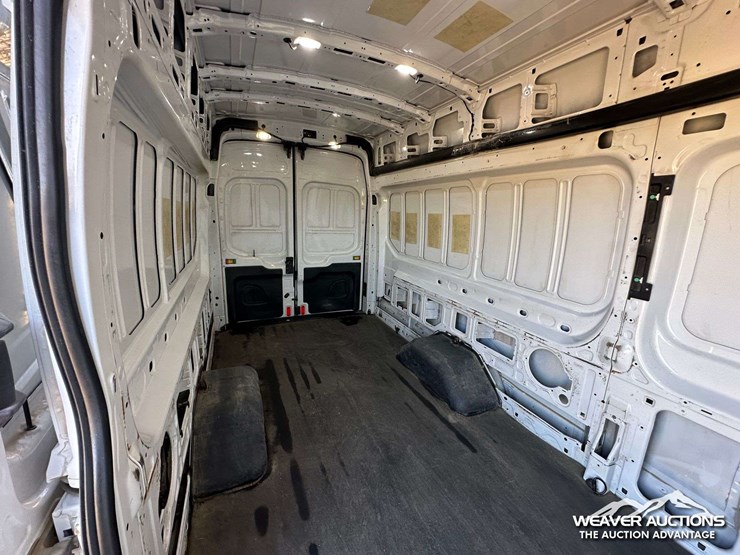 2019-ford-transit-image-33