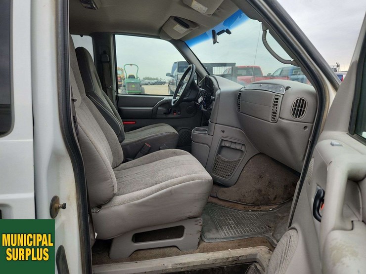 2004-gmc-safari-image-25