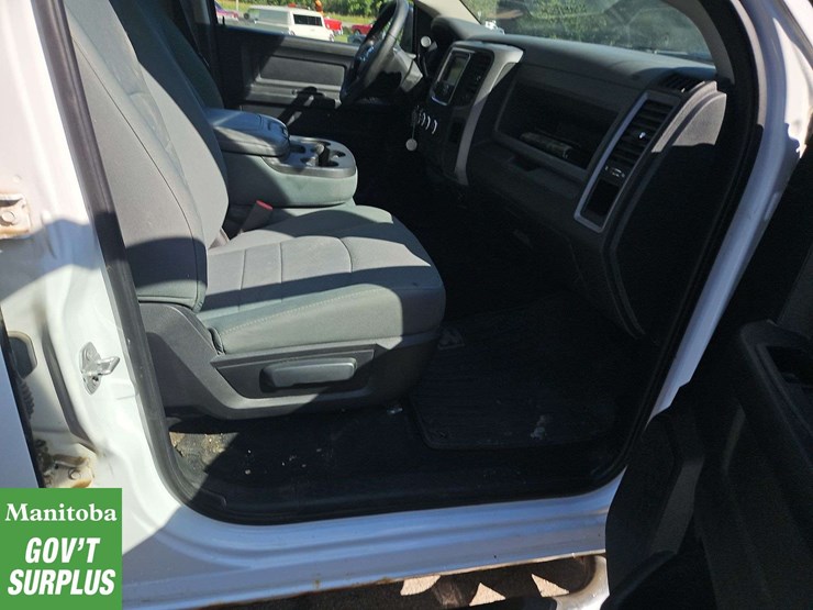 2015-dodge-1500-image-24