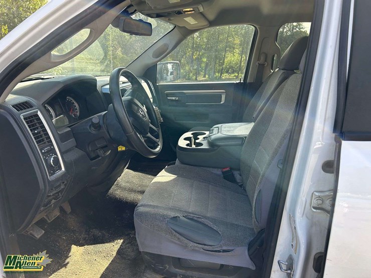 2015-dodge-2500-image-12