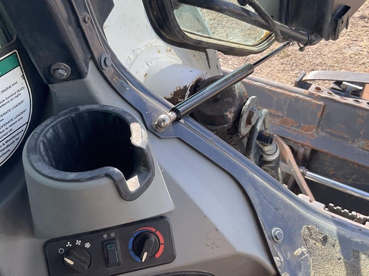 2015-bobcat-t750-image-11